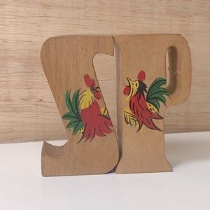 Vintage MCM 🐔 Hand Carved Wooden S & P Hand Painted Salt & Pepper Shaker Set